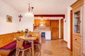 Wohnung 1 Ess- und Kuechenbereich